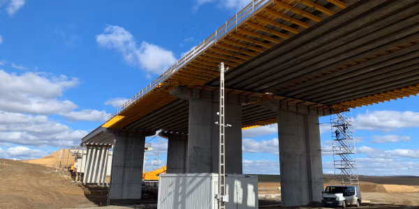 Egy sor innovatív MEVA zsalu az M6 völgyhídjának kivitelezésén